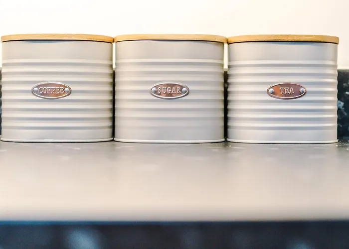 2 Bedroom Hosted By Mcr Dens